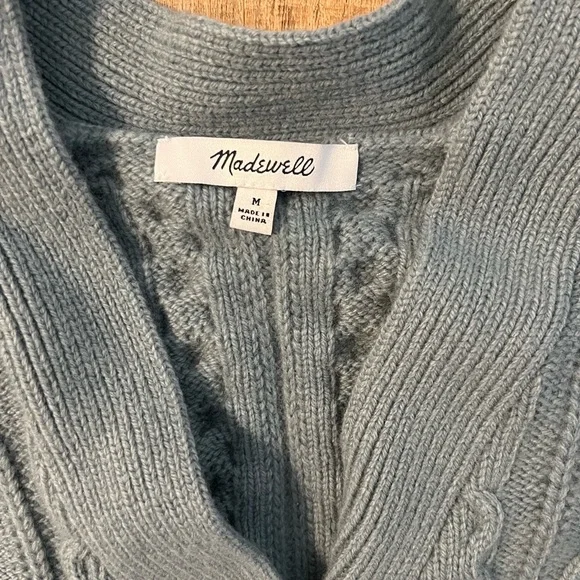 Madewell Cable Knit V-Neck Crop Cardigan in Faded River - Picture 3 of 7